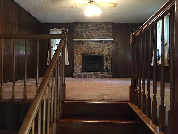 4th image of 137 Edgewood Ln