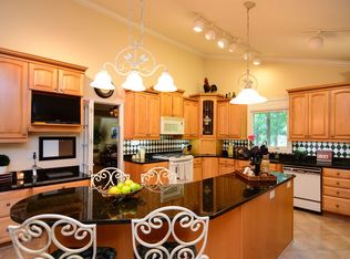 8416 Camellia Dr, Raleigh, NC 27613