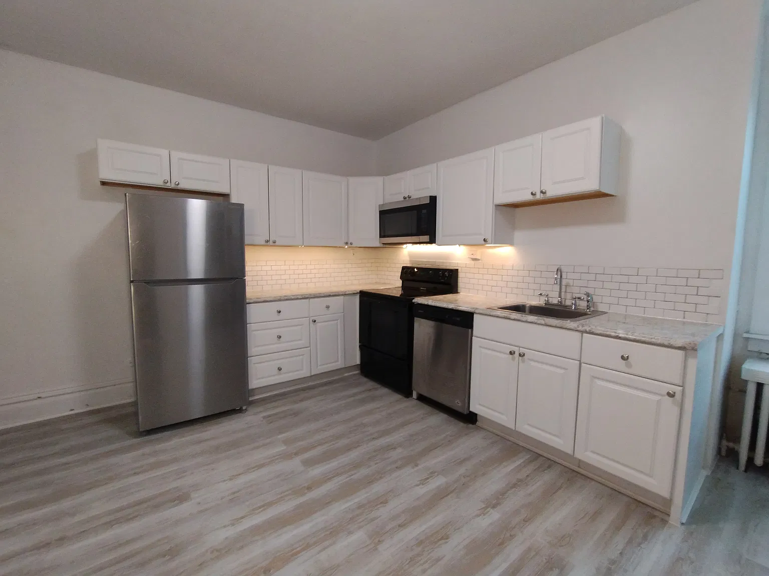 3 bed, 1107 sqft, $1,695 — Photo 3