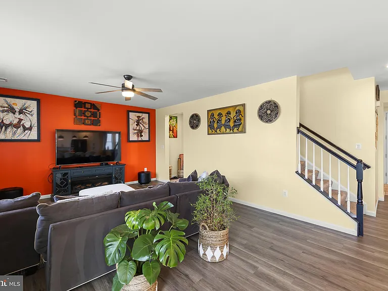 124 Lenore Ln — Photo 10