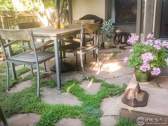 Summer Photo of Courtyard