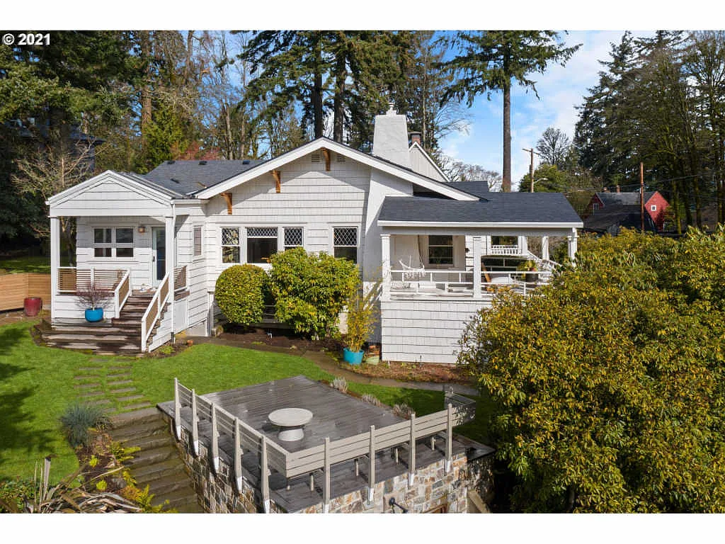 3725 SW Mount Adams Dr photo 1