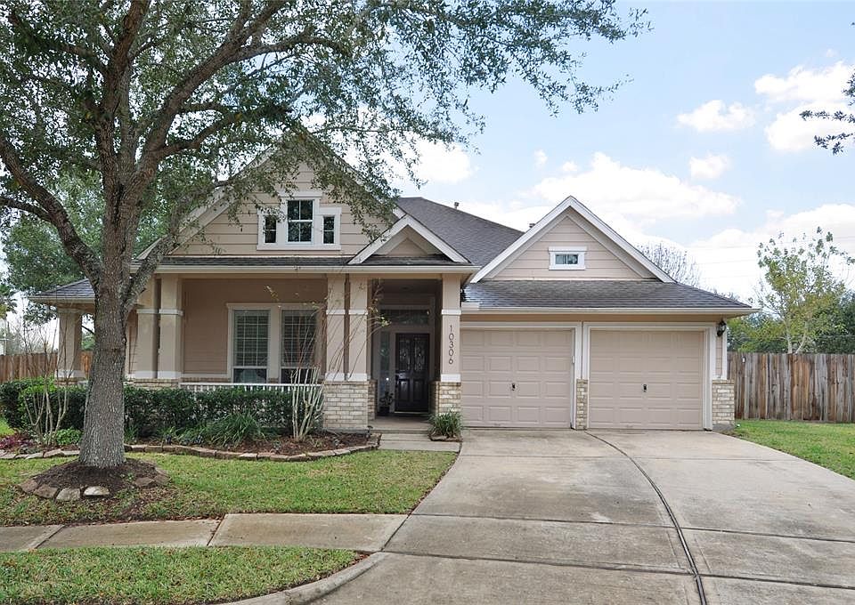 1st image of 10306 Dell Cir