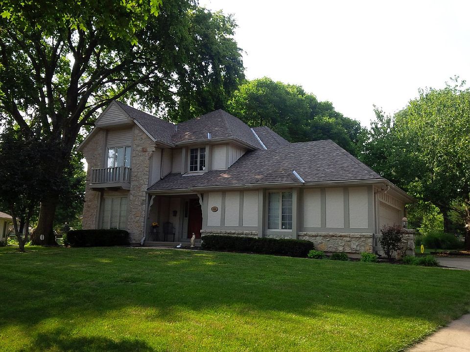 1st image of 400 Avila Cir