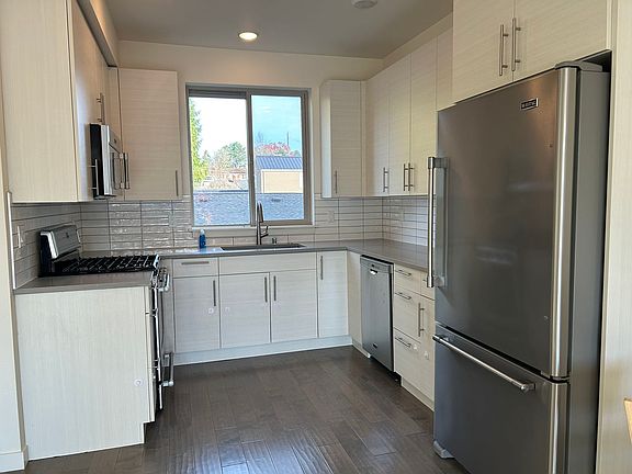 5th image of 3632 NE 73rd Pl