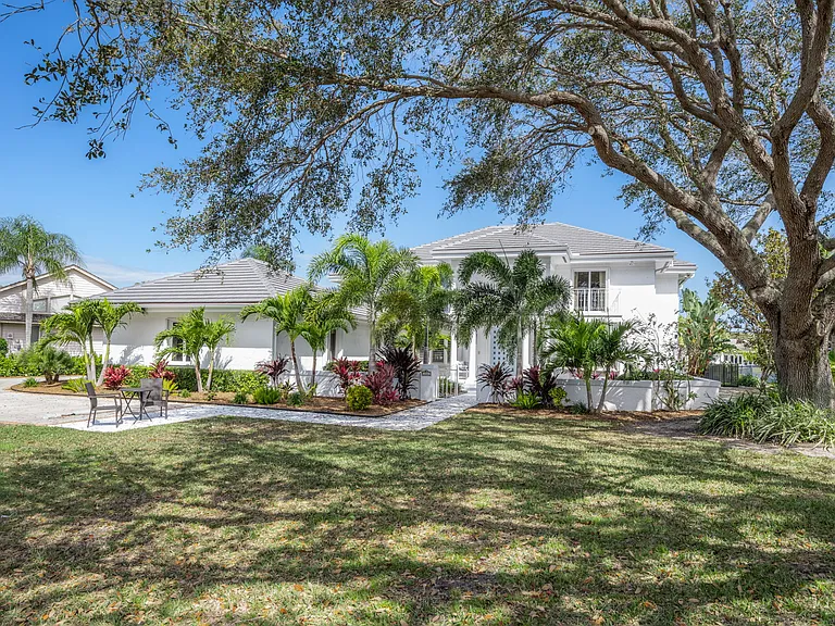 266 Riverway Dr — Photo 4