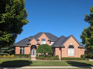 47733 N Agnew Dr, Utica, MI 48315