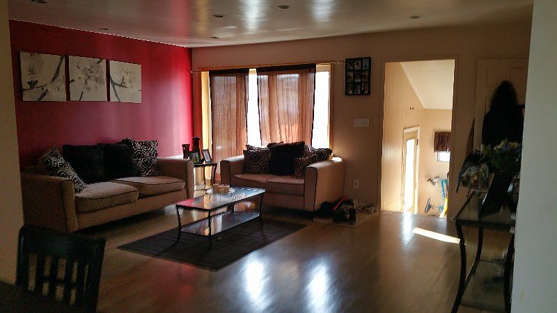 2nd image of 8 Cloverfield Rd N