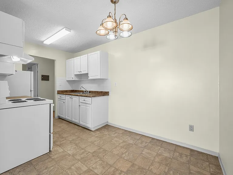 5130 Irving St — Photo 7