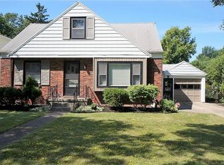 32 Endicott Dr, Amherst, NY 14226