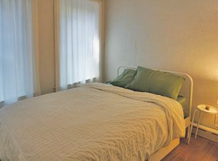 104 Willow St #1R, Cambridge, MA 02141