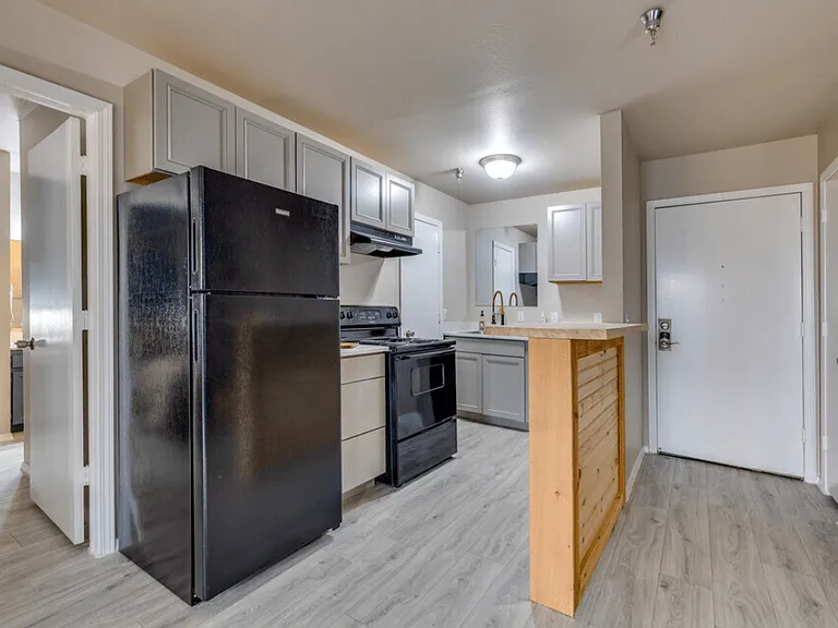 The Lodge Apartments — Photo 5
