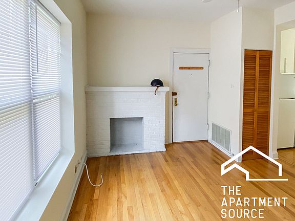 3rd image of 857 W Cornelia Ave APT 2N