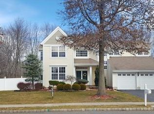 7 Dorchester Ct, Matawan, NJ 07747