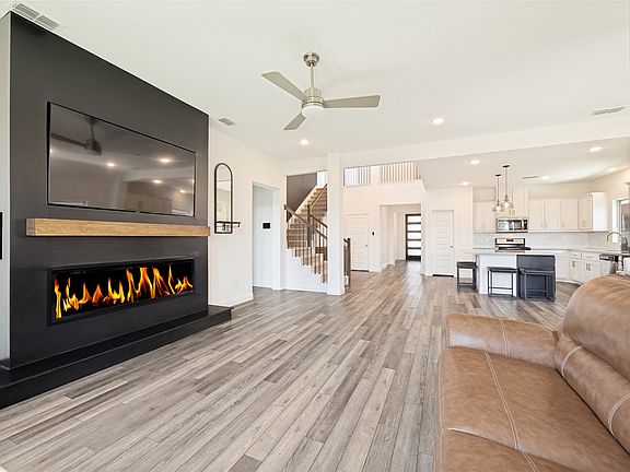 3rd image of 2304 Poppy Valley Ln