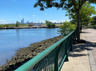 5 Kissam Ct, Jersey City, NJ 07305