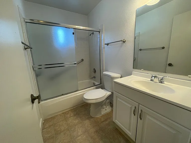 2524 I Street — Photo 9