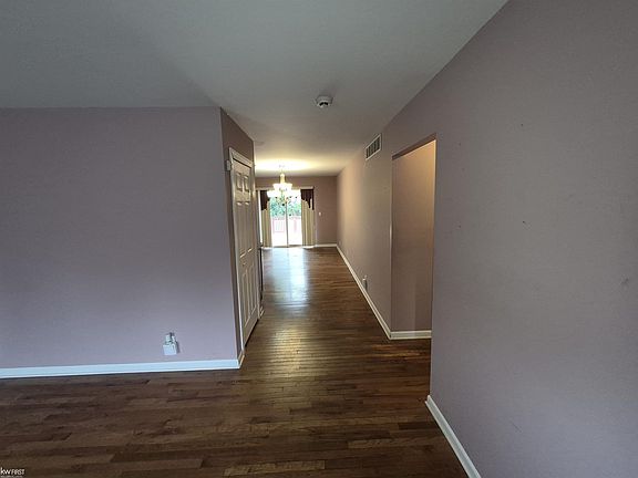 3rd image of 1282 Arrowhead Dr