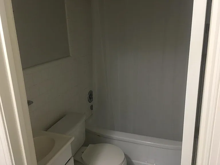 207 N Roberson St #A — Photo 4