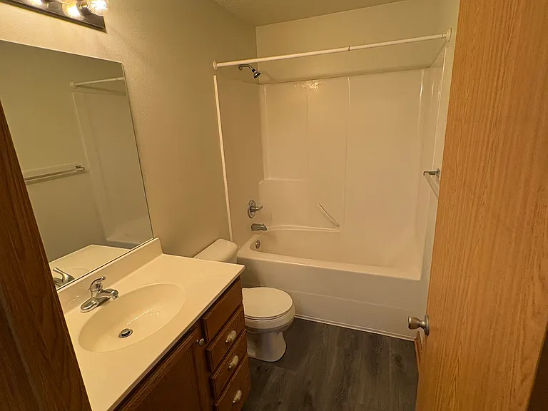 1636 W Broadway St — Photo 6