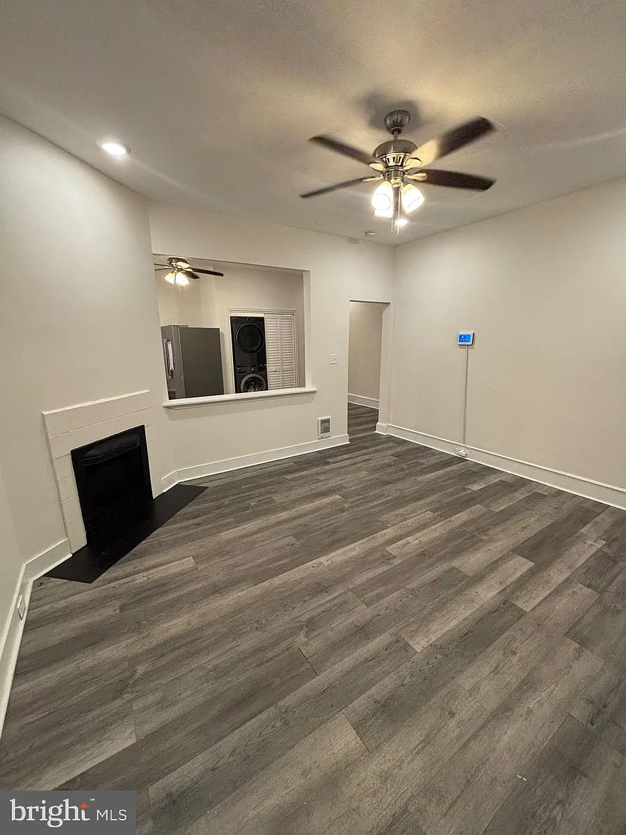 Building Photo - 5427 Walnut St #F1