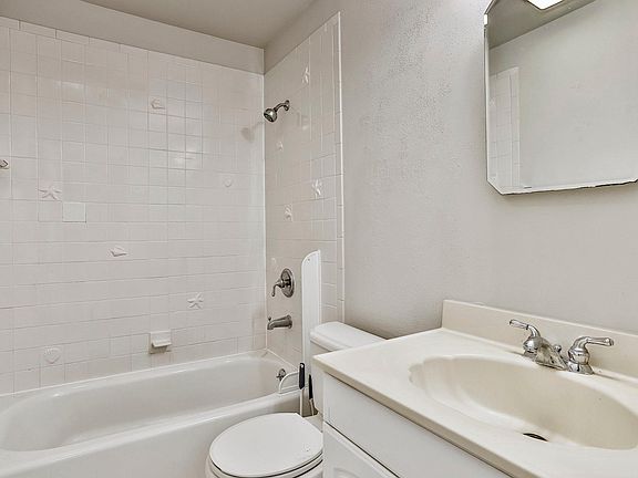 4th image of 5009 Rose St