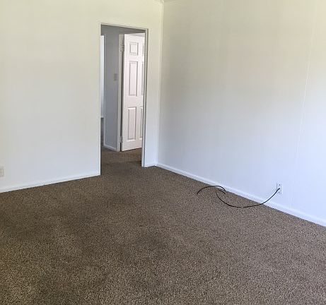 4th image of 2514 Villa Ave