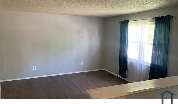 4 bed, 1412 sqft, $2,100 — Photo 1