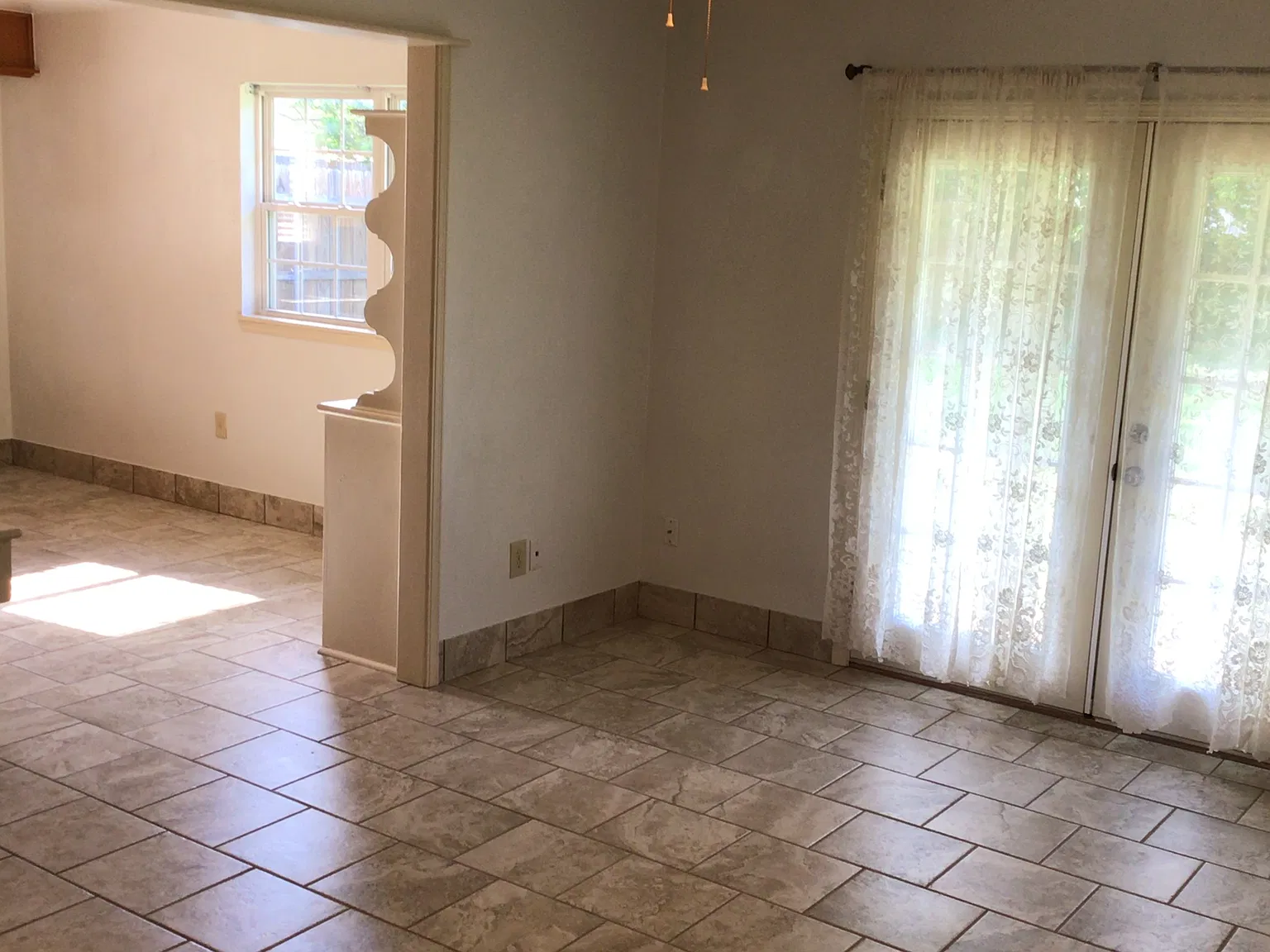 3 bed, 1009 sqft, $1,250 — Photo 2