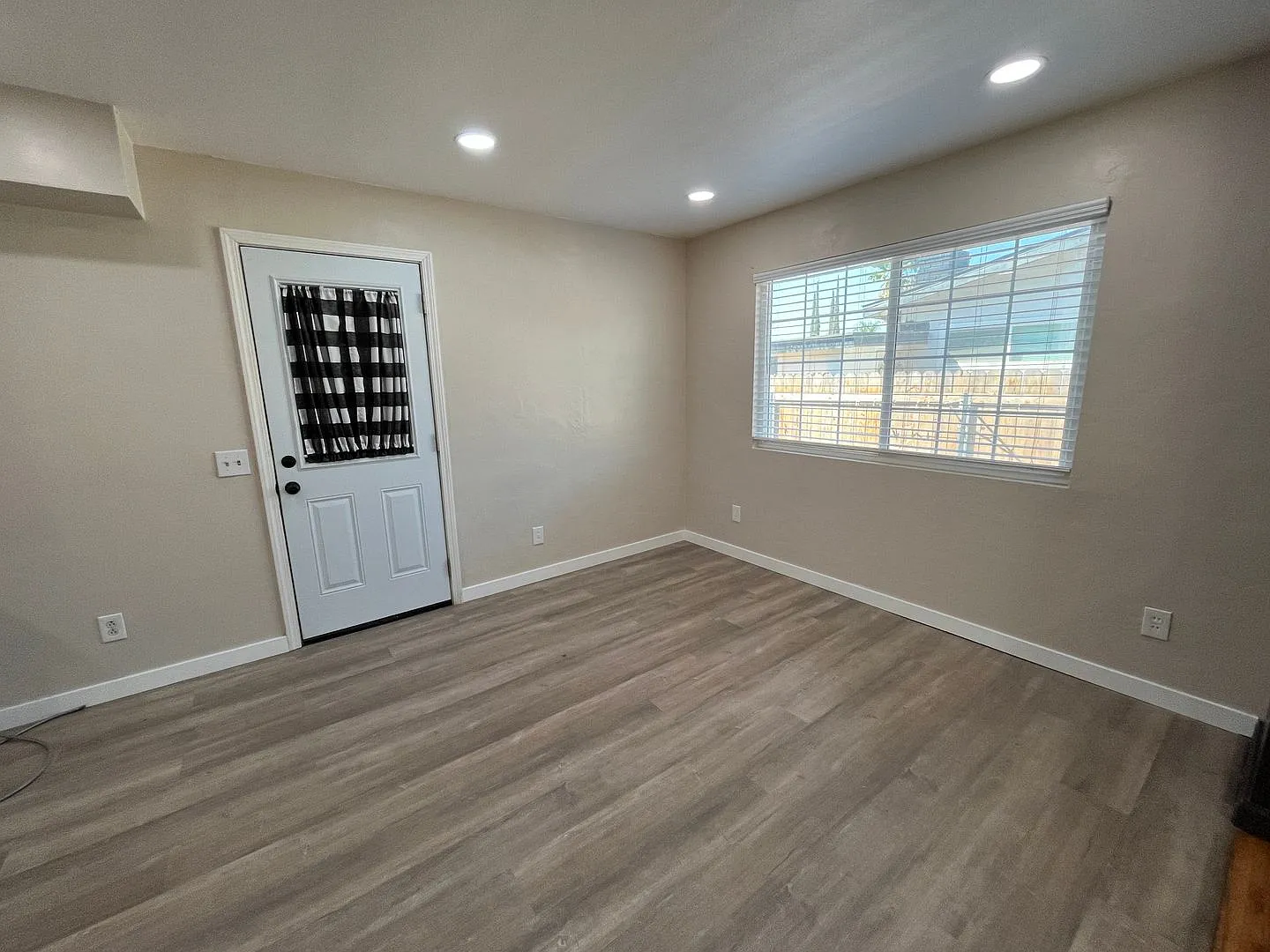 Beautiful Porterville Home! Available Now for Showing! — Photo 3