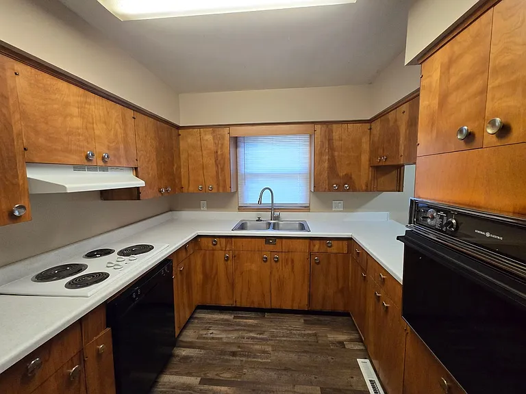 322 Webster St — Photo 18