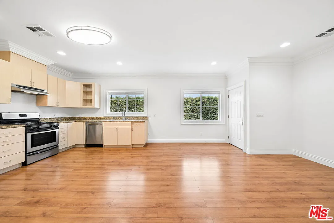 2 bed, 2.0 bath, 1109 sqft, $2,695 — Photo 2