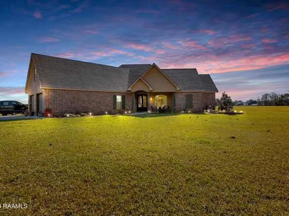 218 Teche Lake Rd, New Iberia, LA 70563