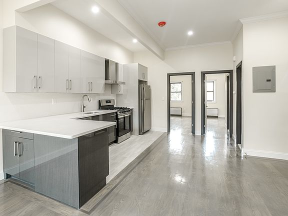 5th image of 57 Russell St Floor 3
