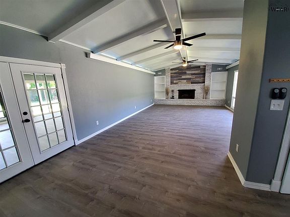 4th image of 904 Easy St