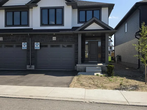 55 Teal Dr #43, Guelph, ON N1C 0B4