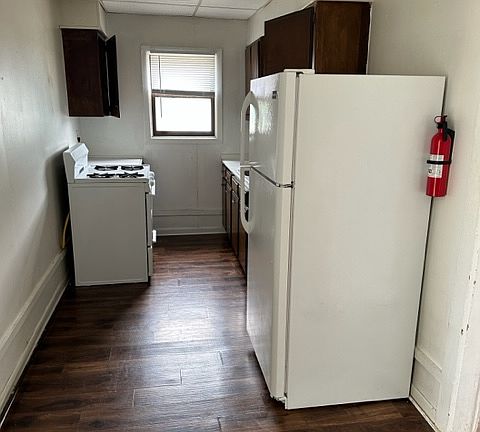2nd image of 115 Woodward Ave #3