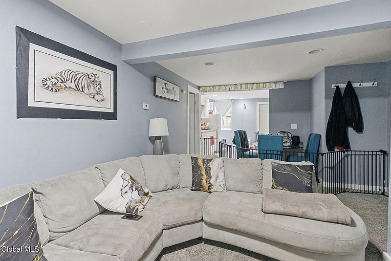 3rd image of 741 Burden Avenue