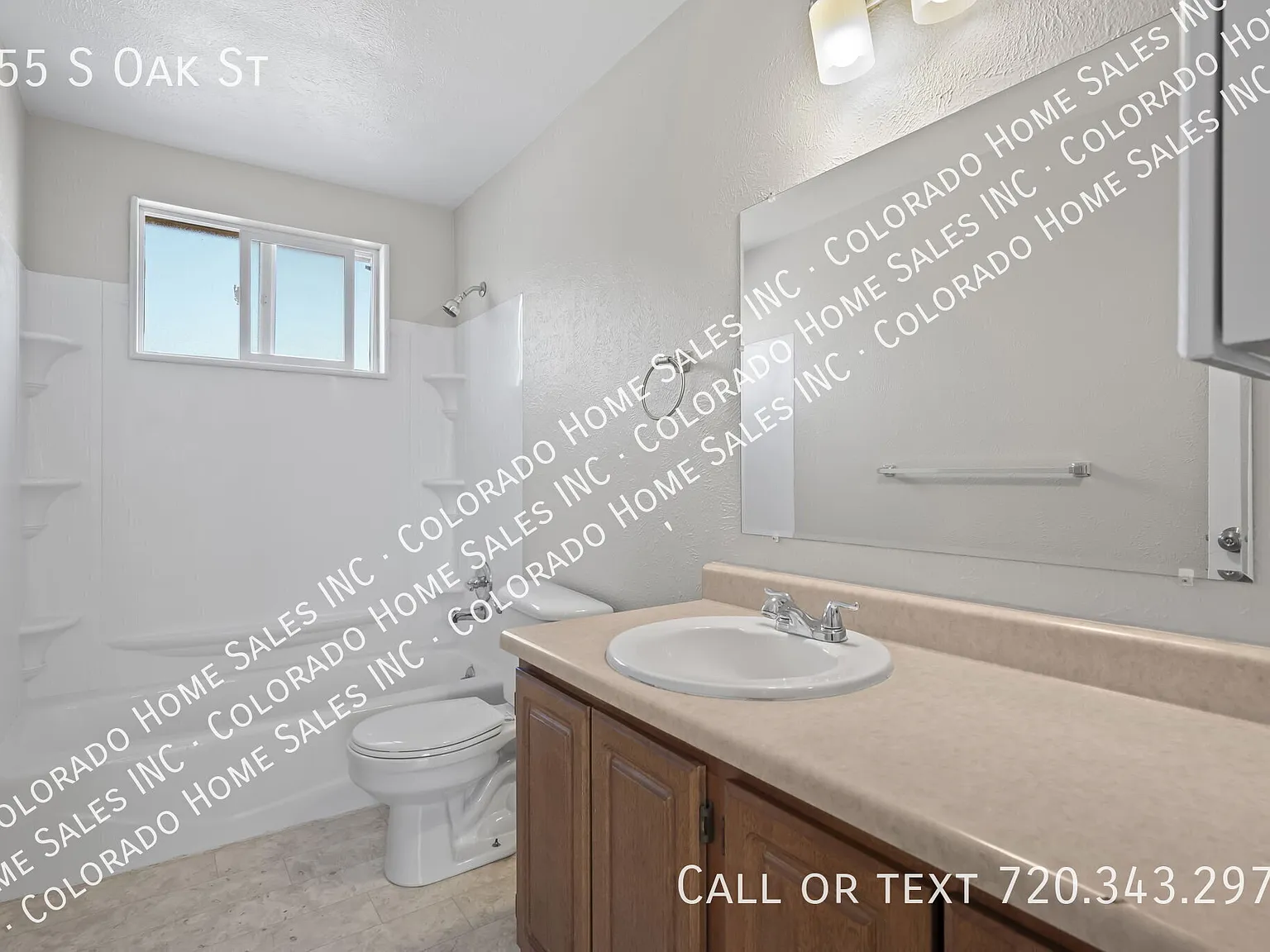 Large 4 bed, 2 bath home with new flooring and paint! — Photo 4