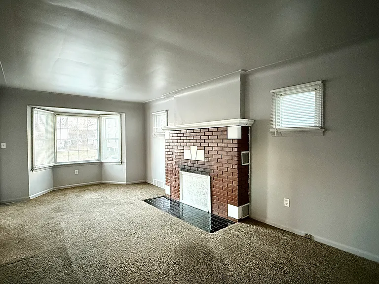 57 W Glenwood St — Photo 10