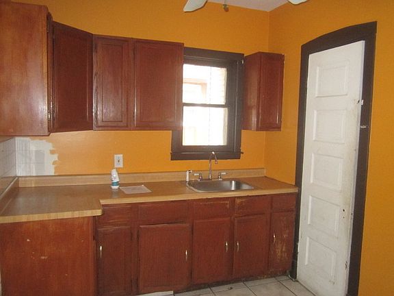 5th image of 1026 Elgin Ave #1