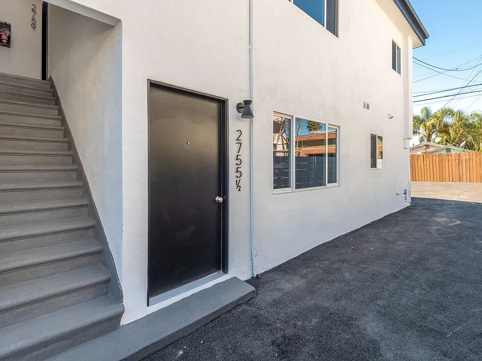 2755.5 S Redondo Blvd
