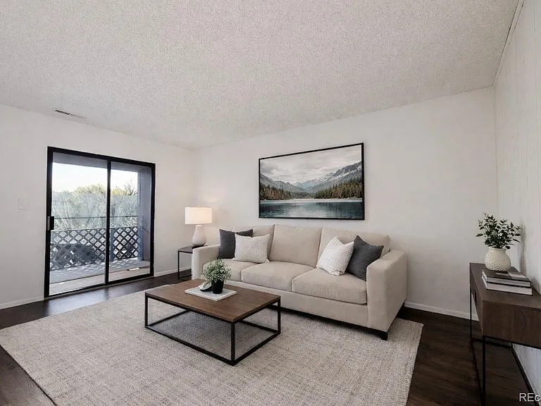 935 Saturn Dr #207 — Photo 1