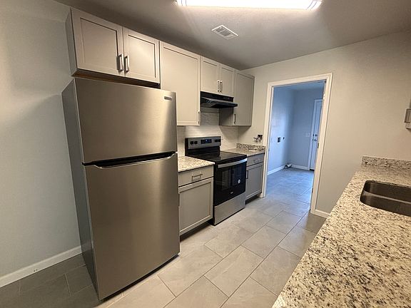 3rd image of 2101 W Roselawn St #2101