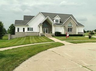 5580 Hunters Ridge Ct, Marion, IA 52302