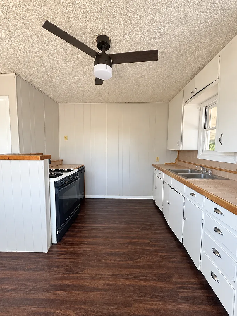 Coming Soon! 2 Bedroom Home Near Goodfellow Afb! — Photo 3