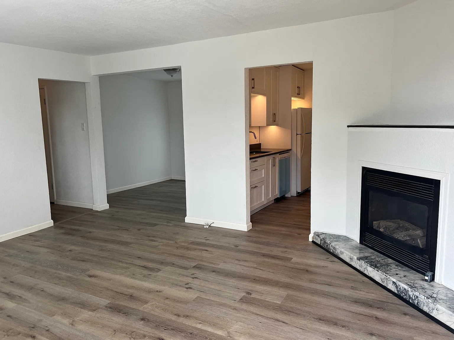 2 bed, 1000 sqft, $2,800 — Photo 4