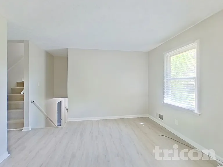 105 Cook Ln — Photo 2