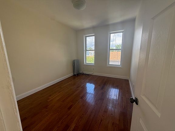 4th image of 215-13 Jamaica Ave #2