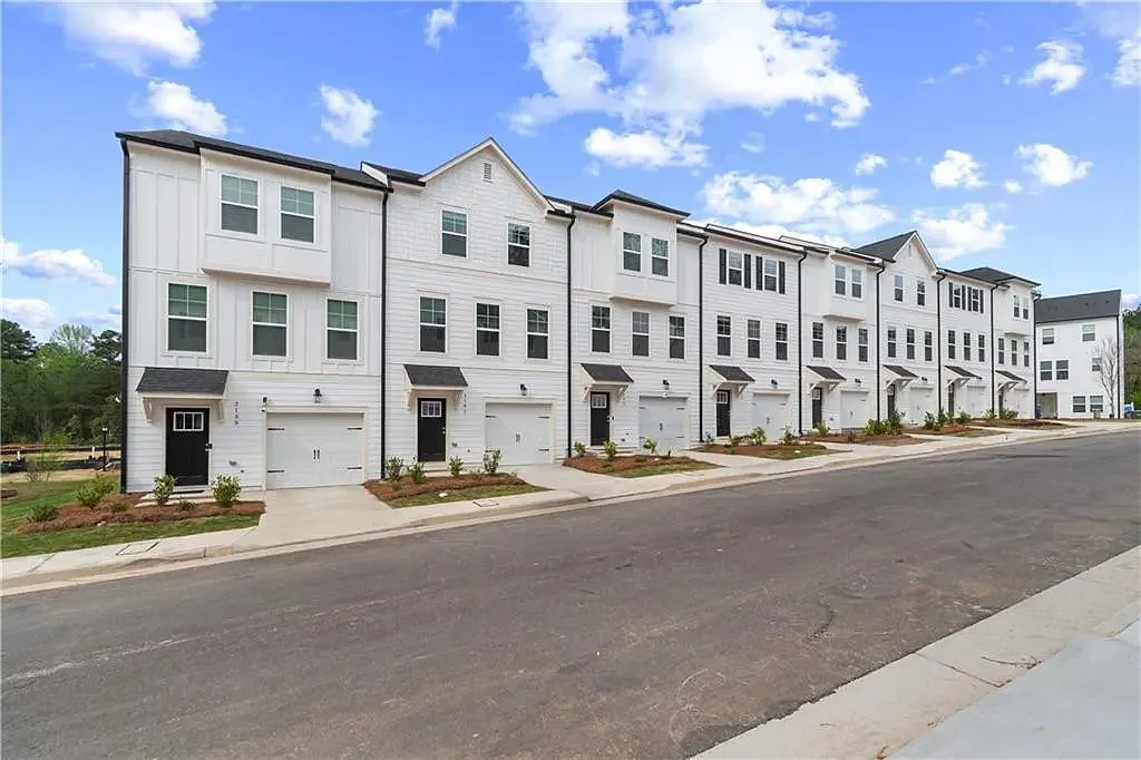 4 bed, 3.5 bath, 1941 sqft, $3,000 — Photo 4
